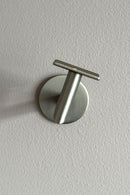 Borstat stålbeslag för ledstång