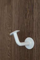 Vitt beslag för ledstång